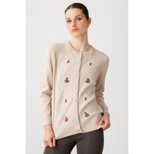 Kadın Sıfır Yaka Önü Baklavalı Nakış Işlemeli Hırka Bej