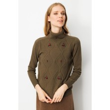 Kadın Tam Balıkçı Yaka Önü Baklavalı Nakış Işlemeli Kazak Haki