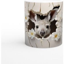 Çatlak Duvardan Bakan Kanguru Temalı Baskılı Kupa Bardak