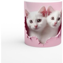 Pembe Zeminden Bakan Gerçekçi Yavru Kediler Temalı Baskılı Kupa Bardak