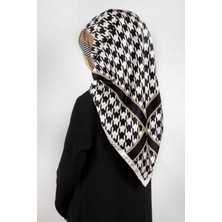 Twill Kazayağı Desenli Bej Renkli 90X90 Eşarp (Ipek Içermez) Kenar Dikiş Şekli El Dikişli