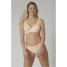 Triumph Amourette 300 W x Dantelli Toparlayıcı 2 Beden Küçülten Sütyen