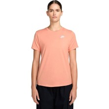 Nike Sportswear Club Essential Kadın T-Shirt - DX7902