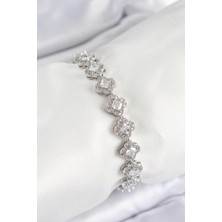 Pirinç Zirkon Taşlı Yonca Baget Model Gümüş Renk Vıp Seri Kadın Bileklik