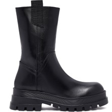 Kadın Siyah Fermuarlı Kalın Tabanlı Deri Bot 25WFD182418