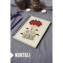 Uçan Balon Ev Desenli Ahşap Kapaklı Defter - Noktalı Defter - Ajanda - Okul Defteri (A5 - 120 Sayfa)