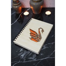 Kuğu Figürlü Ahşap Kapaklı Defter - Çizgisiz Defter - Günlük - Ajanda- A5 Anı Defteri