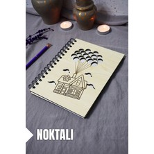 Uçan Balon Ev Desenli Ahşap Kapaklı Defter - Noktalı Defter - Ajanda - Okul Defteri (A5 - 120 Sayfa)