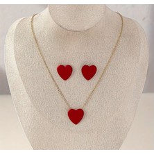 Altın Rengi Zincirli Kırmızı Kalp Kolye ve Küpe Seti – Romantik Tasarım