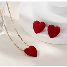 Altın Rengi Zincirli Kırmızı Kalp Kolye ve Küpe Seti – Romantik Tasarım