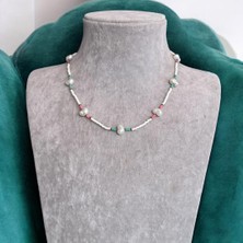 Beyaz Boncuk ve Incili Pembe ve Mavi Bijuteri Kolye