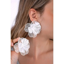 INNUENDO JEWELRY Innuendo Beyaz Çizgili Çiçek Figürlü Hafif Küpe Zirkon Taşlı Çelik Kadın Zarif Küpe