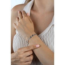 Gümüş Renkli Düğme Motifli Taşlı Zincir Bileklik