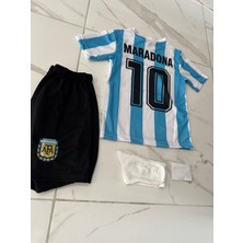Arjantin Nostalji Maradona Cocuk Forması 4 Lu Set Sort Corap Bileklik Hediye. 3-45-6 7-8 9-10  11-12  13-14 Yaslar