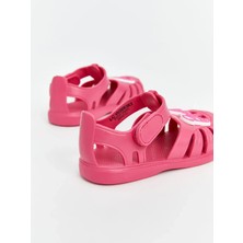 Steps Fuşya Barbi'e Baskılı Kız Bebek Plaj Sandaleti