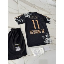 Santos Neymar Yeni Çubuklu Çocuk Takım Forması 4lü Set Forma+Şort+Çorap+Bileklik Santos Neymar Yeni Çubuklu Çocuk Takım Forması 4lü Set Forma+Şort+Çorap+Bileklik