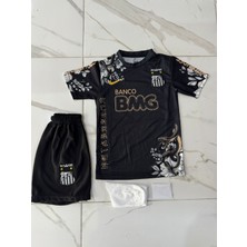 Santos Neymar Yeni Çubuklu Çocuk Takım Forması 4lü Set Forma+Şort+Çorap+Bileklik Santos Neymar Yeni Çubuklu Çocuk Takım Forması 4lü Set Forma+Şort+Çorap+Bileklik