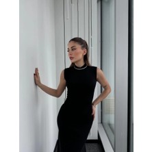 Kolsuz Yarım Bogazlı Uzun Elbise