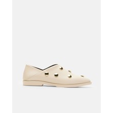 Meta Aksesuarlı Kadın Babet - Bej