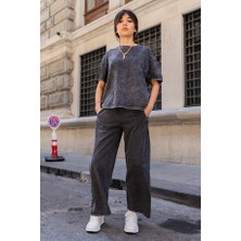 Kadın Yıkamalı Siyah Oversize Takım – Tişört & Bol Paça Pantolon
