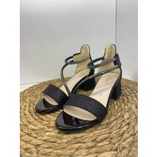 Siyah Simli Topuklu Ayakkabı