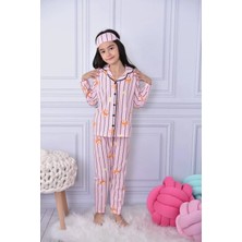 Sevimli Hayvan Figürlü Çizgili Pembe Renk Gömlek Yaka Düğmeli Pijama Takımı