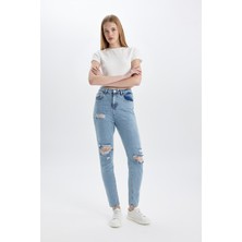 DeFacto Lina Mom Fit Yırtık Detaylı Yüksek Bel Bilek Boy Jean Yıkamalı Pantolon C2384AX24SM