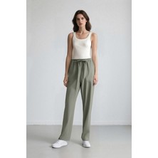 DeFacto Straight Fit Çift Cepli Yüksek Bel Düz Paça Modal Kumaş Pantolon E5962AX25SP