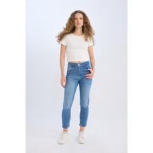 DeFacto Lina Comfort Mom Yüksek Bel Bilek Boy Jean Yıkamalı Pantolon E3439AXNS