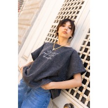 Kadın Yıkamalı Antrasit Oversize Tişört – “stay Close To People Who Feel Like Sunshine” Baskılı