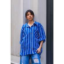 Kadın Oversize Mavi Beyaz Çizgili Gömlek – Düğmeli, Cepli, Uzun Kollu