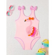 Kız Çocuk Pembe Flamingo Desenli Tek Parça Mayo – Fırfır ve Fiyonk Detaylı Yazlık Plaj ve Havuz Mayo
