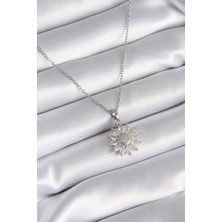 Sinerji Shop 316L Çelik Gümüş Renk Papatya Model Kadın Kolye - TJ-BKO8320
