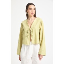 Yağ Yeşili Çizgili Poplin Kumaş Önden Bağlamalı Bluz 29276