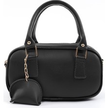 SHAKA Siyah SHK207 Suni Deri Charm Detaylı Fermuarlı Ayarlanabilir Askılı El, Kol ve Omuz Çantası U:14 E:24 G:8 cm