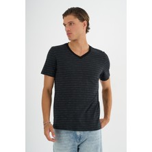Alexandergardı V Yaka Çizgili T-Shirt