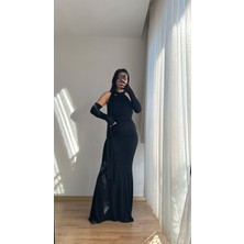 Siyah Eldiven Detaylı Sırt Dekolteli Elbise