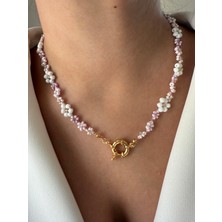Lusora Accesory Pembe Beyaz Mini Çiçek Boncuklu El Yapımı Gold Detaylı Kolye
