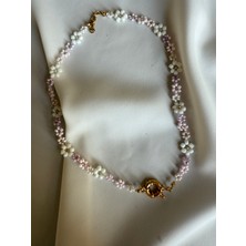 Lusora Accesory Pembe Beyaz Mini Çiçek Boncuklu El Yapımı Gold Detaylı Kolye