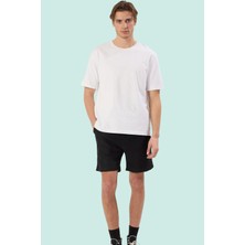 Erkek Günlük Kullanım Için Geniş Paça Örme Şort Rahat ve Şık Tasarım Yaz Aylarının Vazgeçilmezi