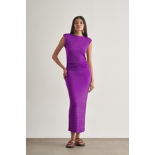 Mizalle Yan Büzgü Detaylı Vatkalı Uzun Kolsuz Mor Bodycon Elbise