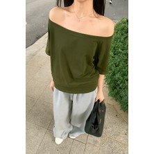 Haki Kadın Düşük Omuz Kayık Yaka Oversize T-Shirt