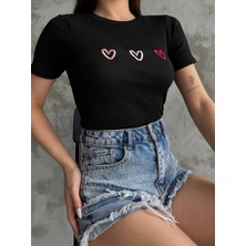 Üçlü Kalp Nakışlı Bluz