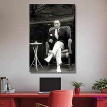 Tekli Dikey Kanvas Şık Ofis Tablosu Oturan Atatürk Portresi
