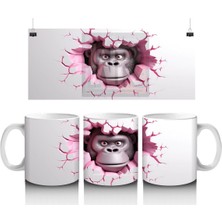 Çatlak Duvar Arasında Gümüş Renkli Goril – Baskılı Kahve Kupası