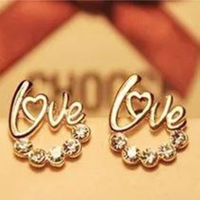 Şıklığınızı Tamamlayacak Taşlı Love Yazılı Küpe
