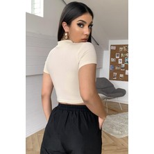 Kadın Ekru Göğüs Dekolteli Yarım Kollu Cut Out Crop Top Bluz