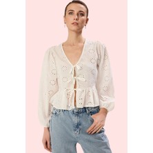 Kadın Uzun Kollu Brode Gömlek V Yaka Regular Günlük Şık Hafta Sonu Yaz Aylarının Vazgeçilmezi