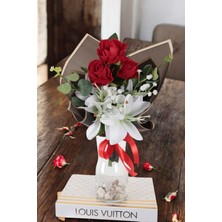 Sevgiliye Özel Solmayan Kırmızı Gül Beyaz Zambak Buketi