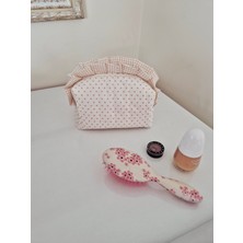 Baby Kangaroo Bej Kalpli Makyaj Çantası – Fırfırlı , %100 Pamuklu, Kapitoneli, Çok Amaçlı Organizer, 20X10X10 cm